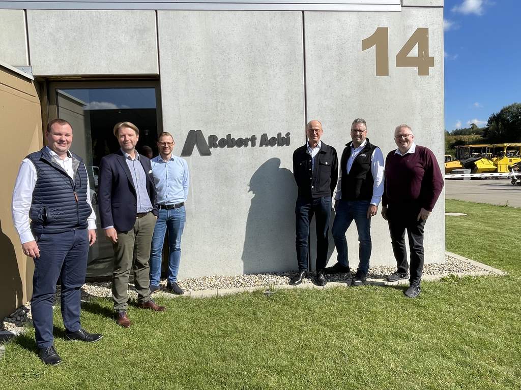 Bernhard Linßen (Bereichsleiter Key Account / OEM SITECH), Michael Constroffer (Bereichsleiter Sales & Operations, Rober Aebi), Daniel Ogger (Leiter Vertriebsinnendienst, Robert Aebi), Jochen Sterk (Regionalleiter Süd-West, SITECH), Florian Berger (Regi