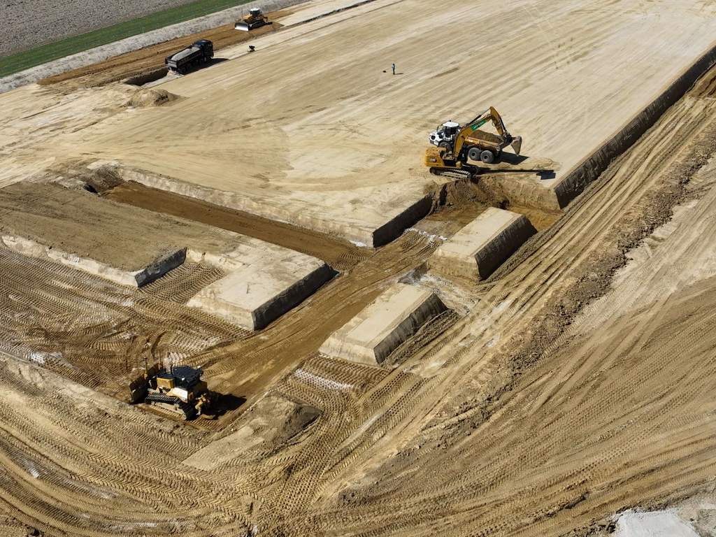 Erdarbeiten für den Neubau eines Logistikzentrums nach dem 3D-Modell