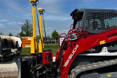 6-Wege-Planierschild mit Trimble Earthworks 3D-Steuerung flexibel für Feinplanien nutzen