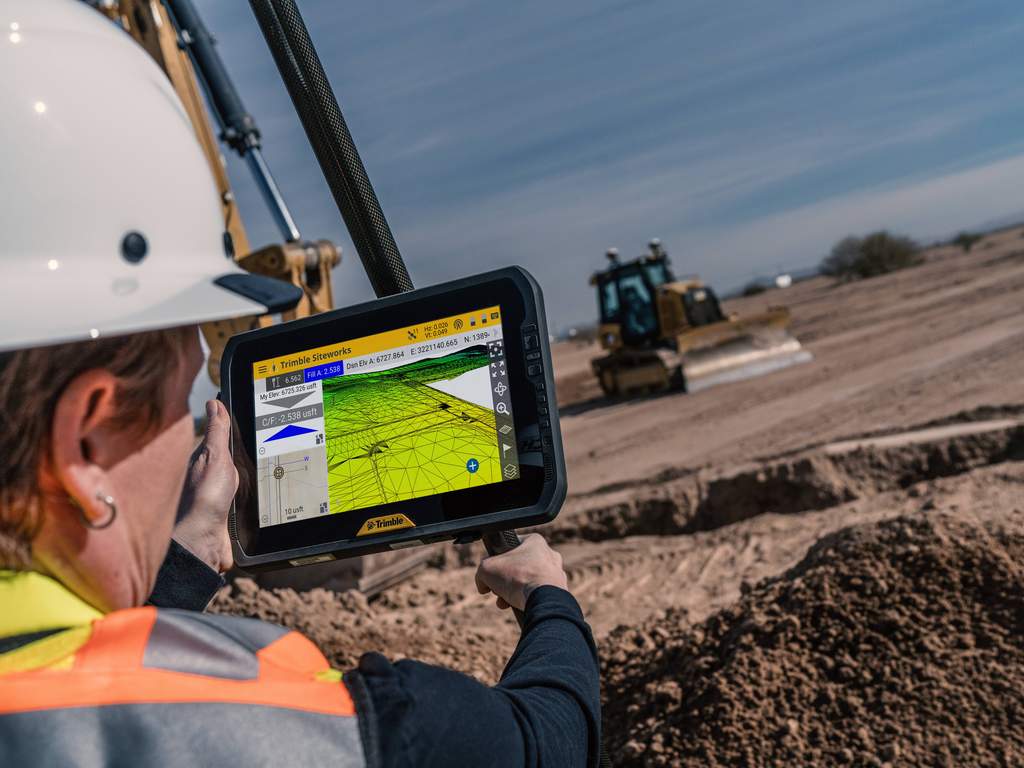 Trimble T100 Tablet am Roverstab