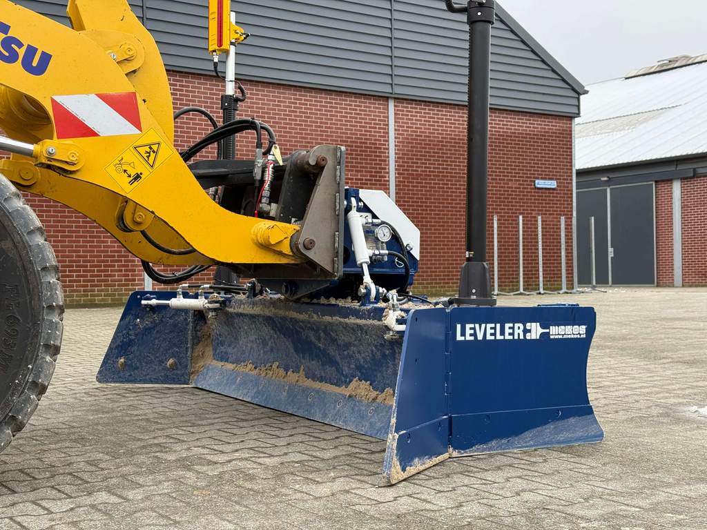 Komplettsystem inklusive Leveler, Masten, Laser-Empfänger, Bedieneeinheit und Ventil-Controll-Box