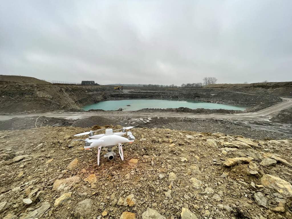 Drohnenaufnahme im Steinbruch