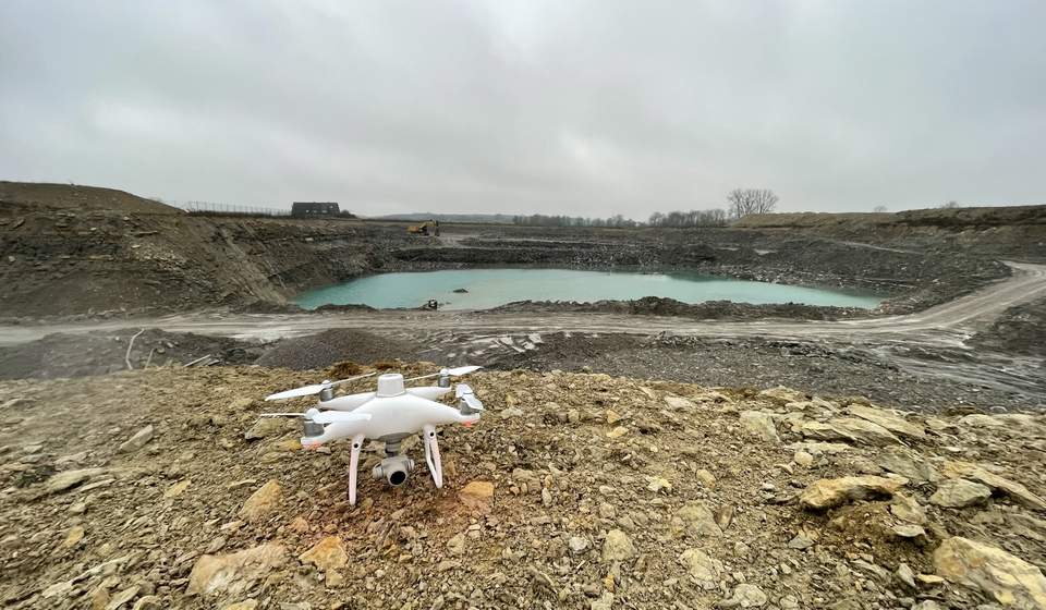 Drohnenaufnahme im Steinbruch