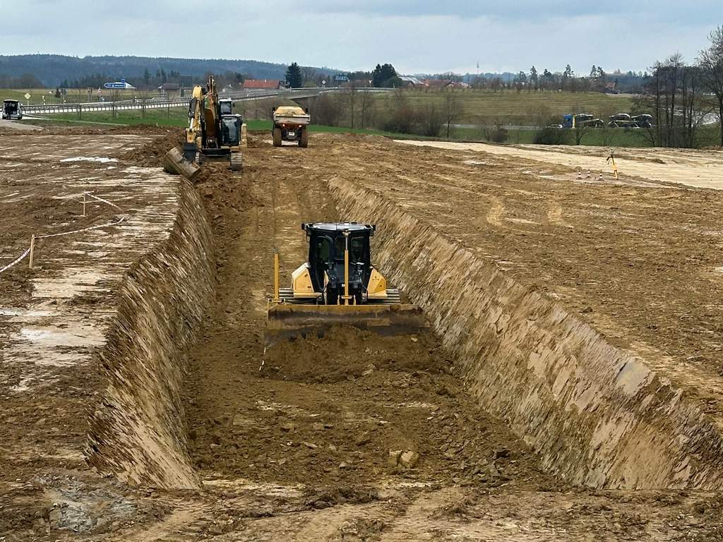 Erdarbeiten für den Neubau eines Logistikzentrums nach dem 3D-Modell